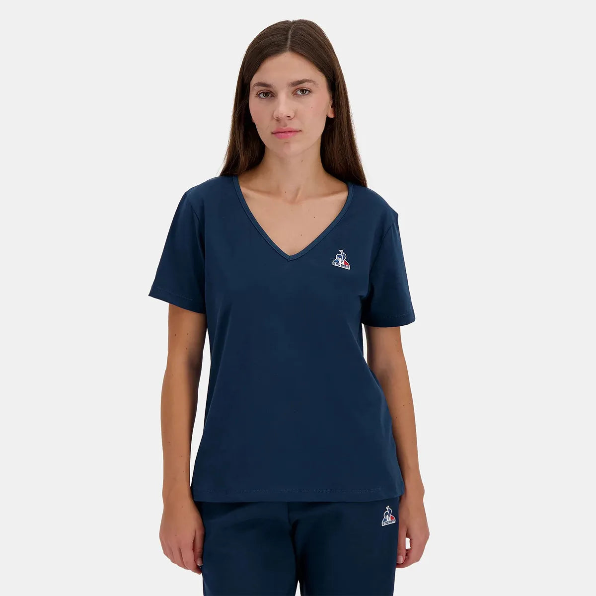CAMISETA LE COQ SPORTIF MUJER ESENCIAL CUELLO EN V