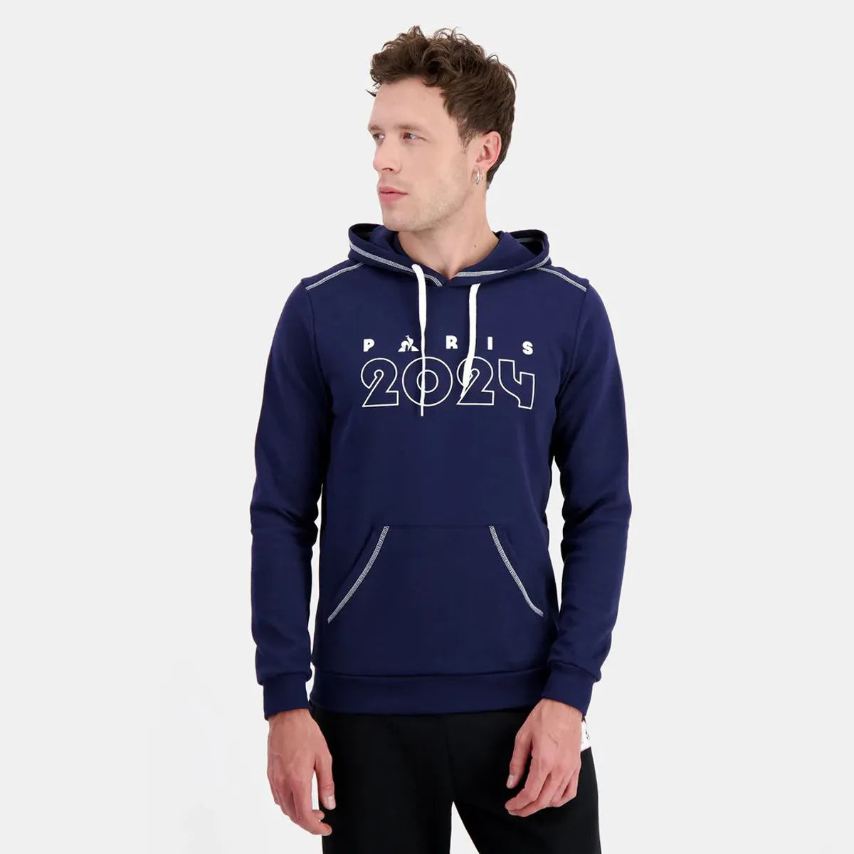 SUDADERA LE COQ SPORTIF PARIS 2024 GRÁFICA