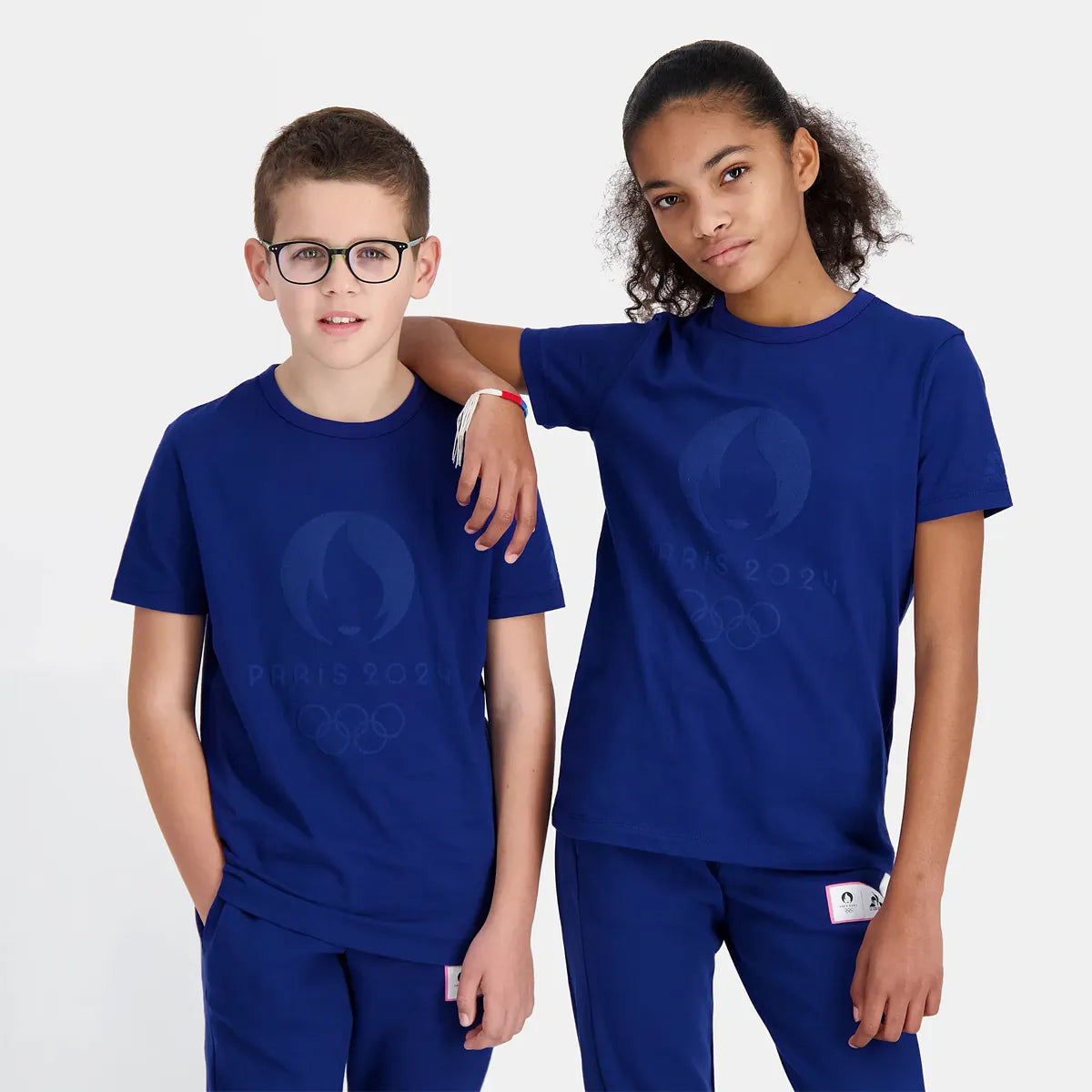 CAMISETA LE COQ SPORTIF JUNIOR PARIS 2024 GRÁFICA