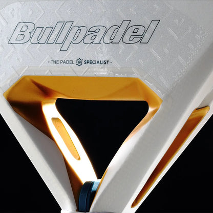 RAQUETA DE PÁDEL BULLPADEL PEARL 26 BY BEA GONZALEZ