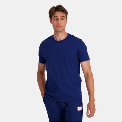 CAMISETA LE COQ SPORTIF PARIS 2024 GRÁFICA