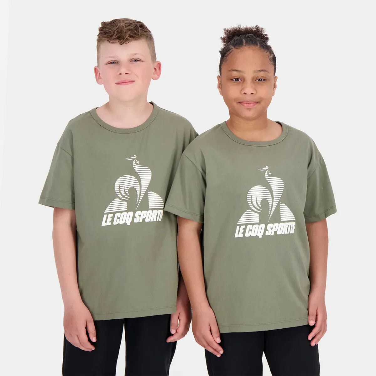 CAMISETA LE COQ SPORTIF JUNIOR GRÁFICA