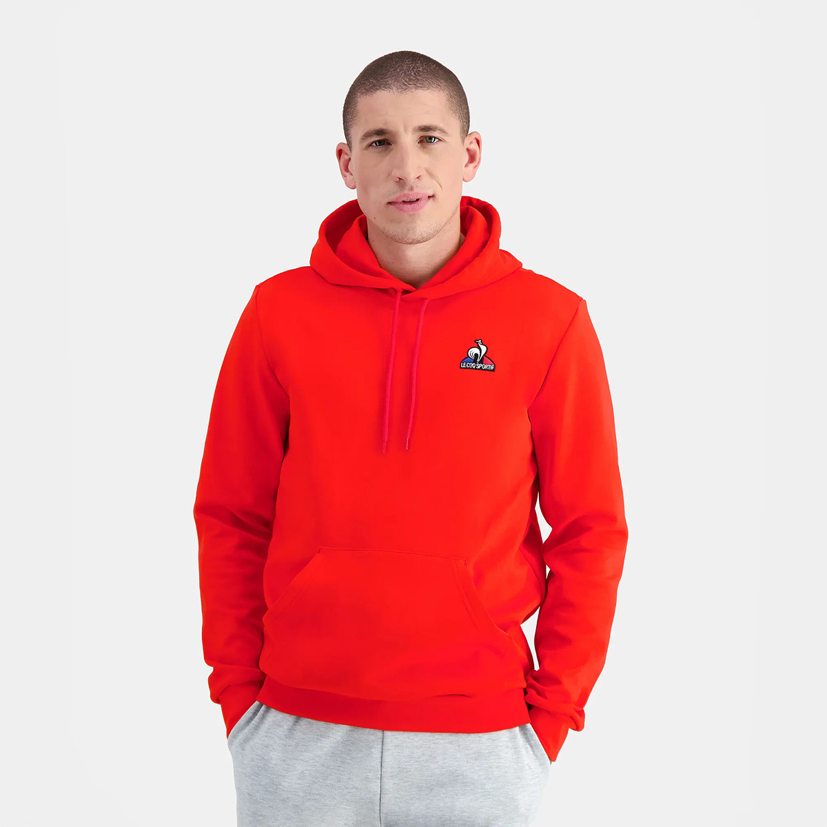 SUDADERA LE COQ SPORTIF CON CAPUCHA ESSENTIELS LE COQ SPORTIF Hombre Ropa Tennispro